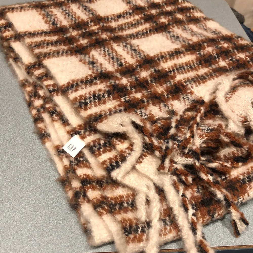 New Plaid Gap Scarf